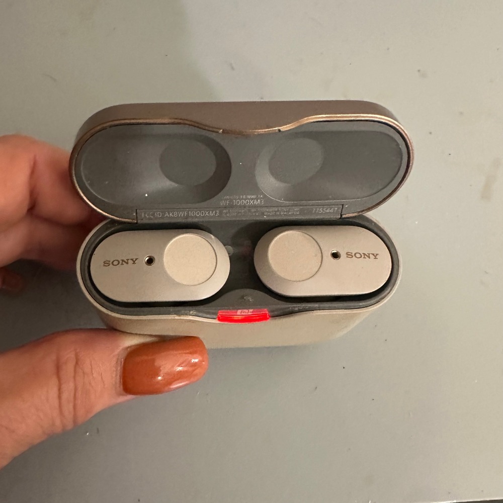 Sony WF-1000XM3 Noise Canceling Wireless Earbuds Silver Rose Gold Case